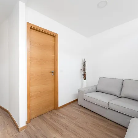 게스트하우스 Guestready - Cosy Nest Near Campo Alegre 4*